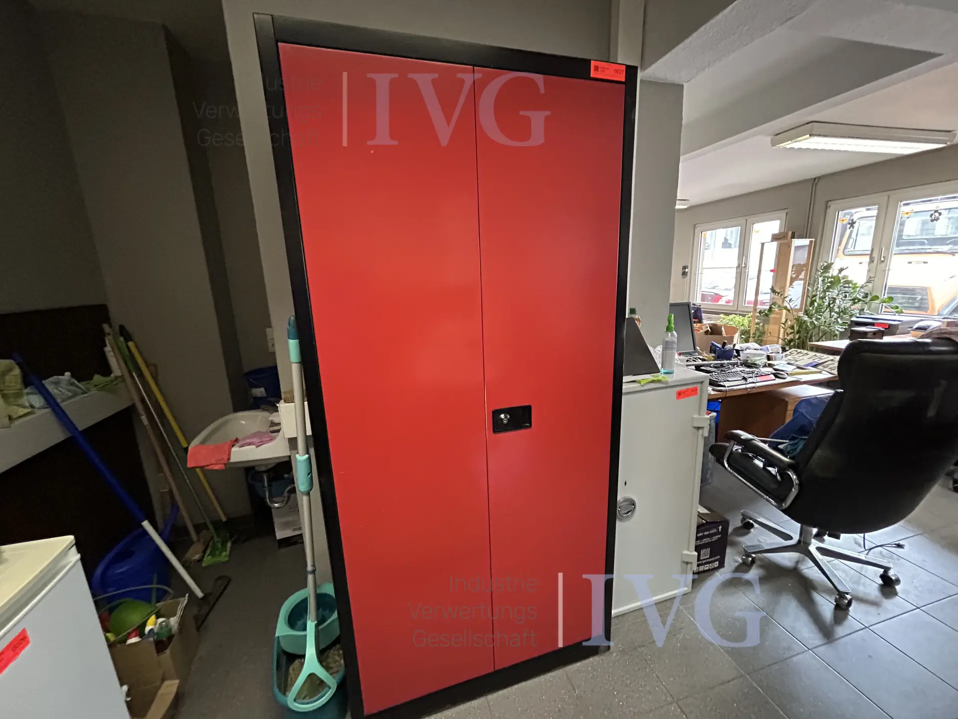 Stahl-Schrank (rot)